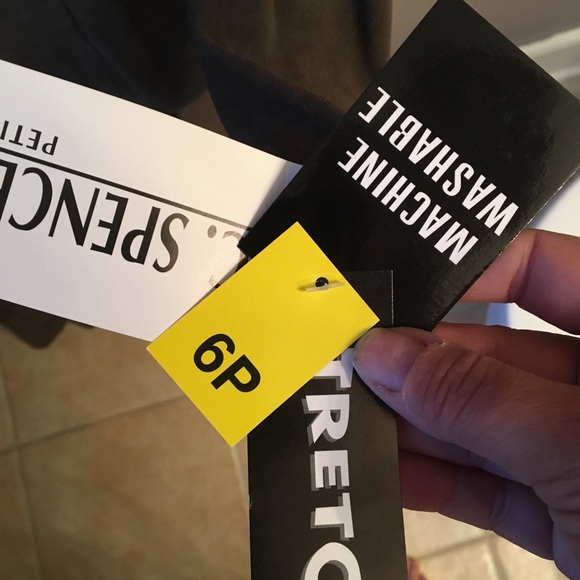 Two piece women’s pant suit - Picture 3 of 6